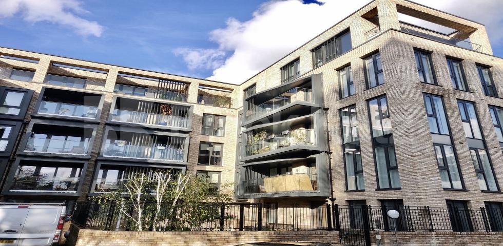 			UNDER OFFER , 1 Bedroom, 1 bath, 1 reception Penthouse			  Butler court. Hyde Lane, Battersea 